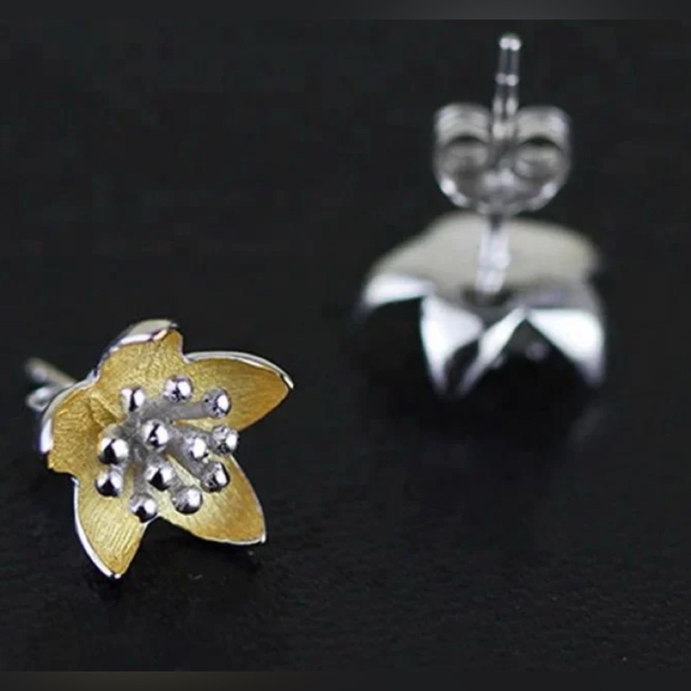 Beautiful Flower Stud Earrings - Picture 2 of 5